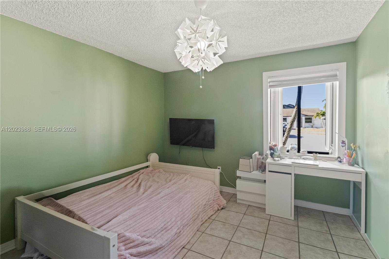 COLONIAL PINES - Residential