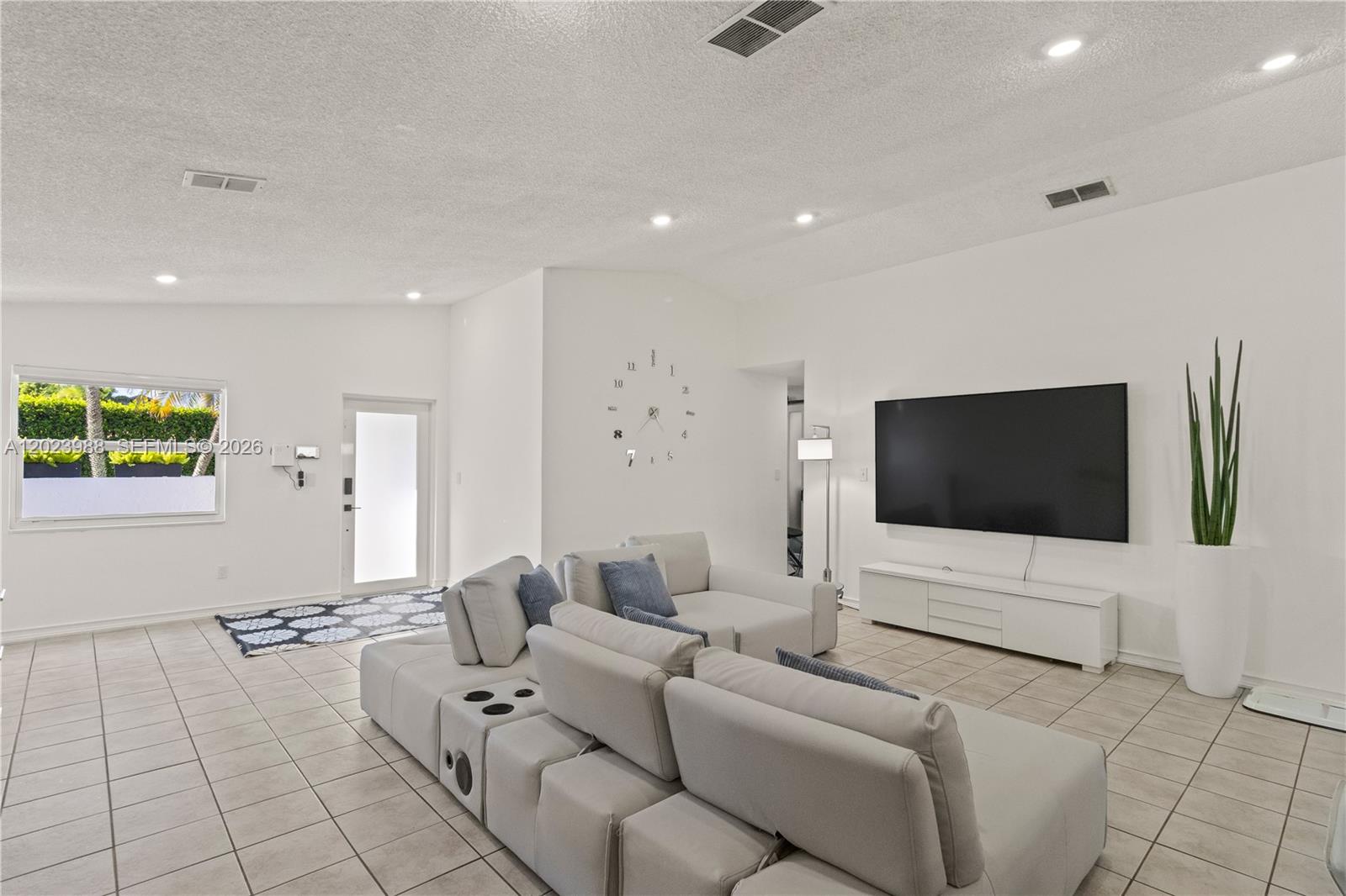 COLONIAL PINES - Residential