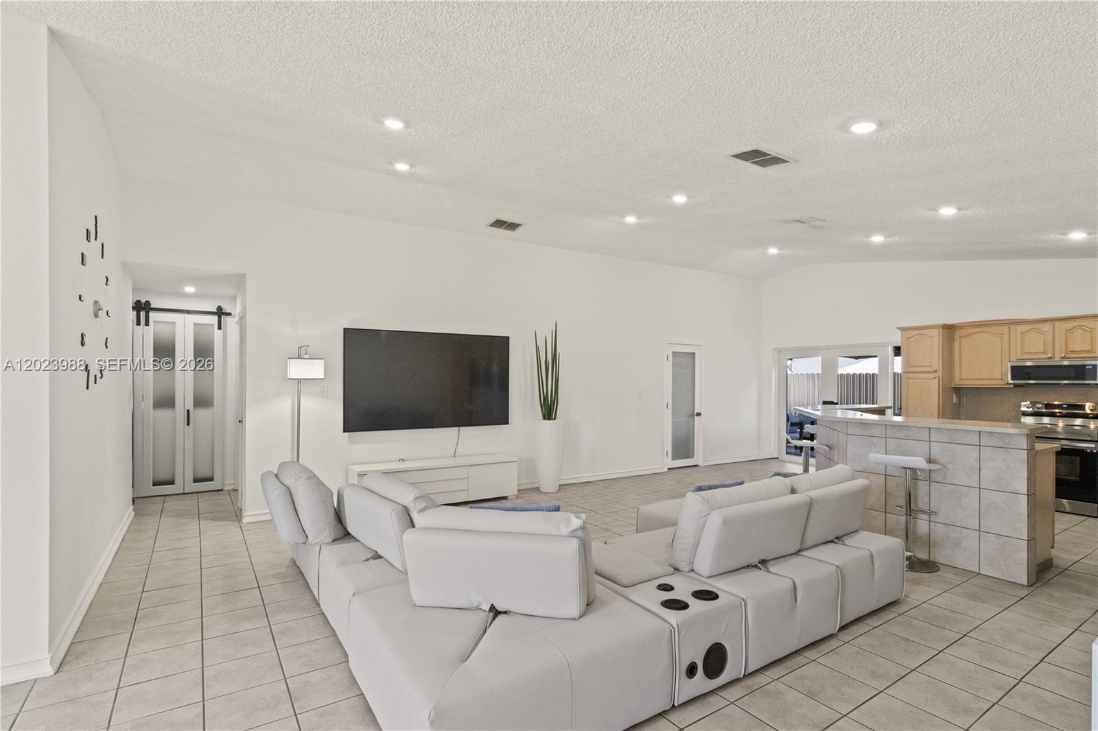 COLONIAL PINES - Residential