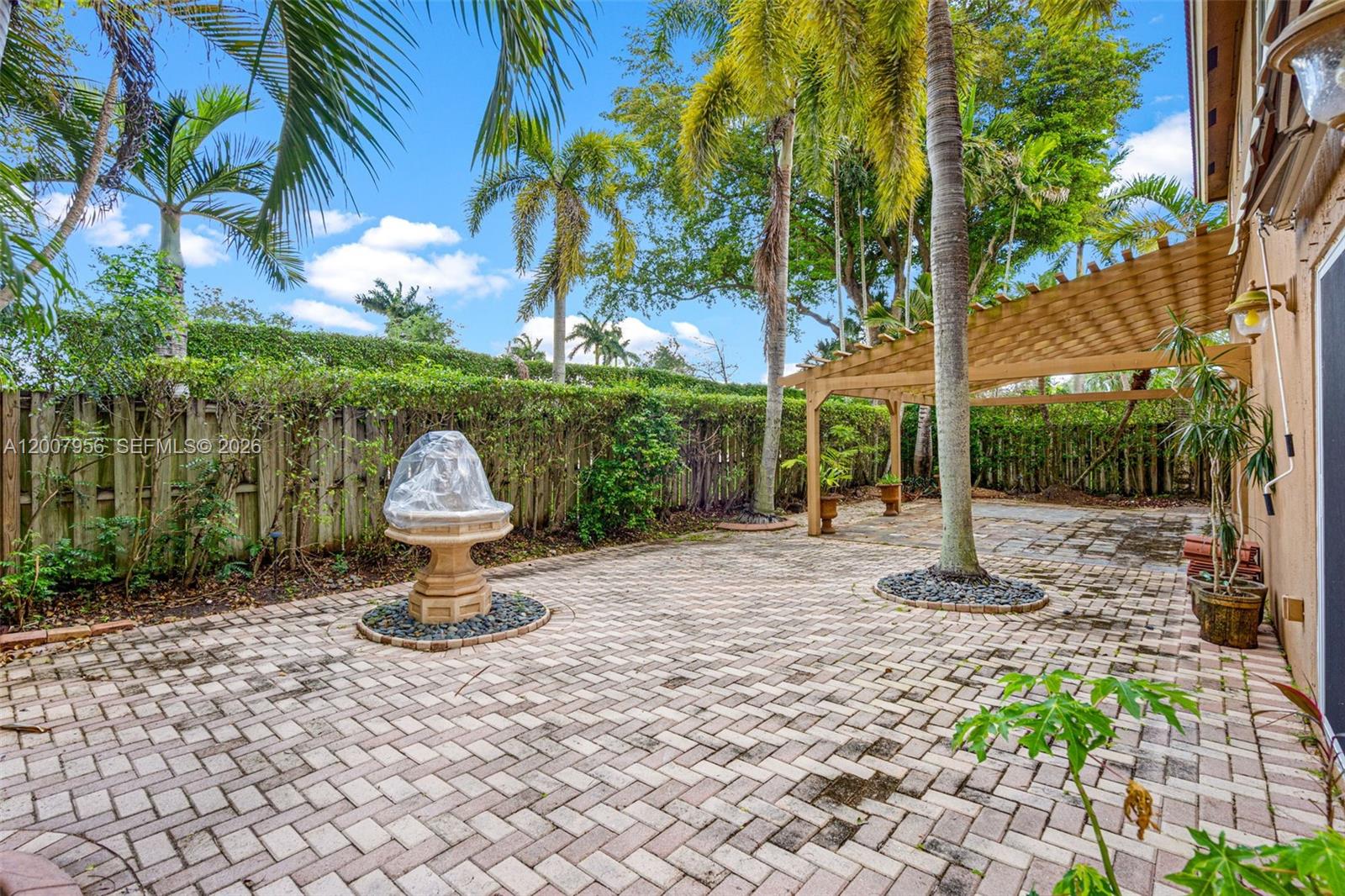 SAPPHIRE POINTE - DIAMOND - Residential
