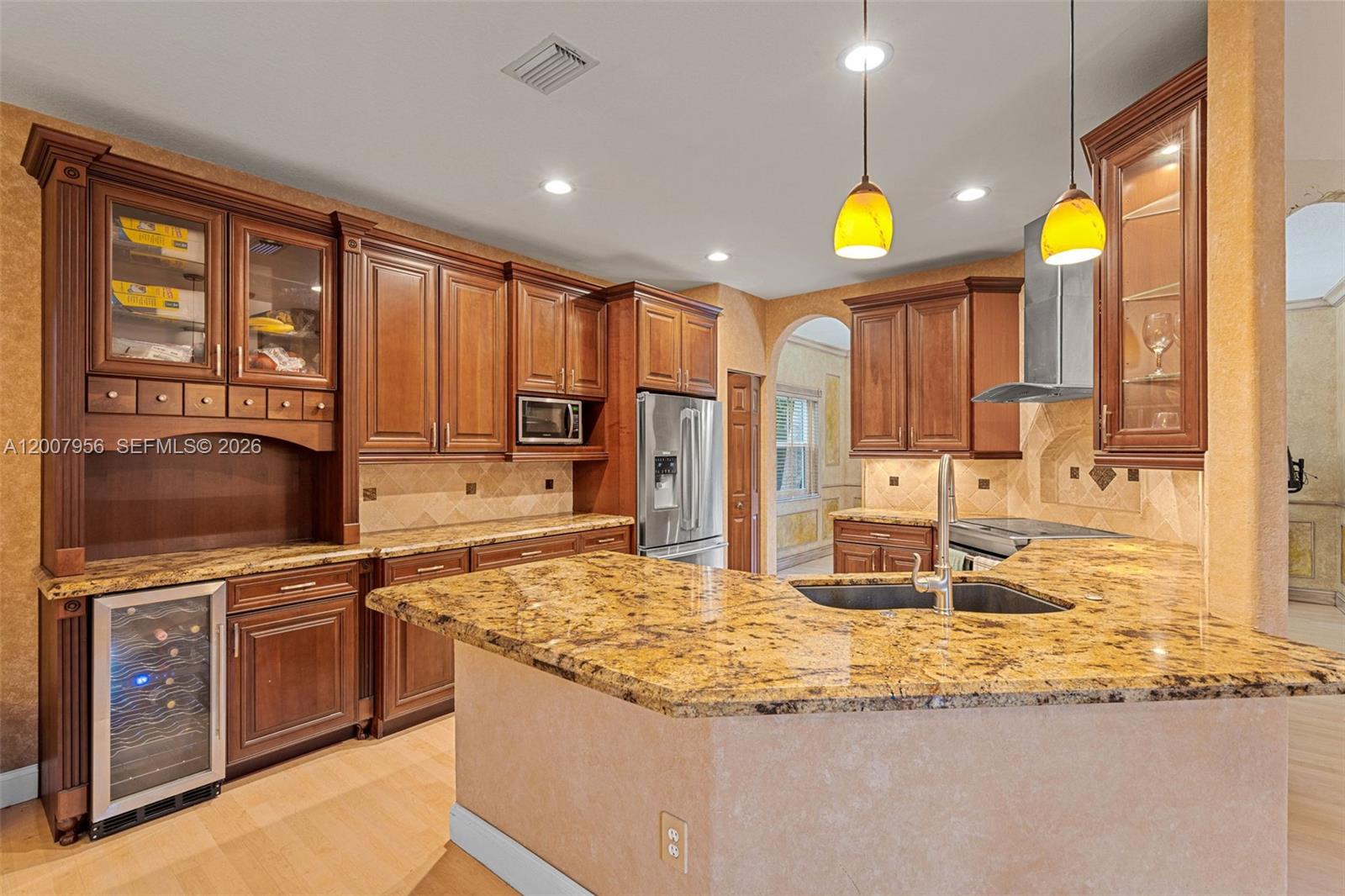 SAPPHIRE POINTE - DIAMOND - Residential