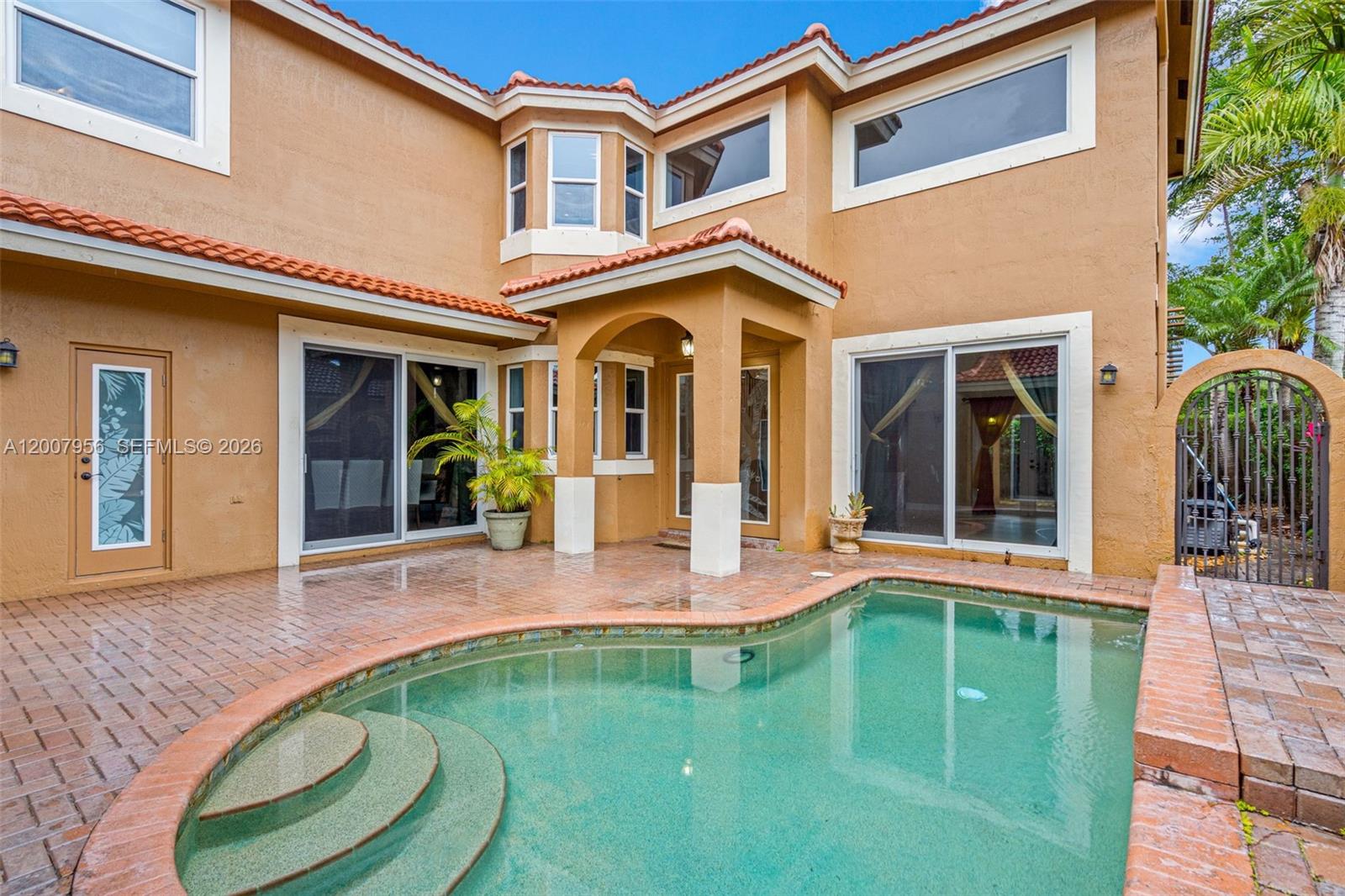 SAPPHIRE POINTE - DIAMOND - Residential