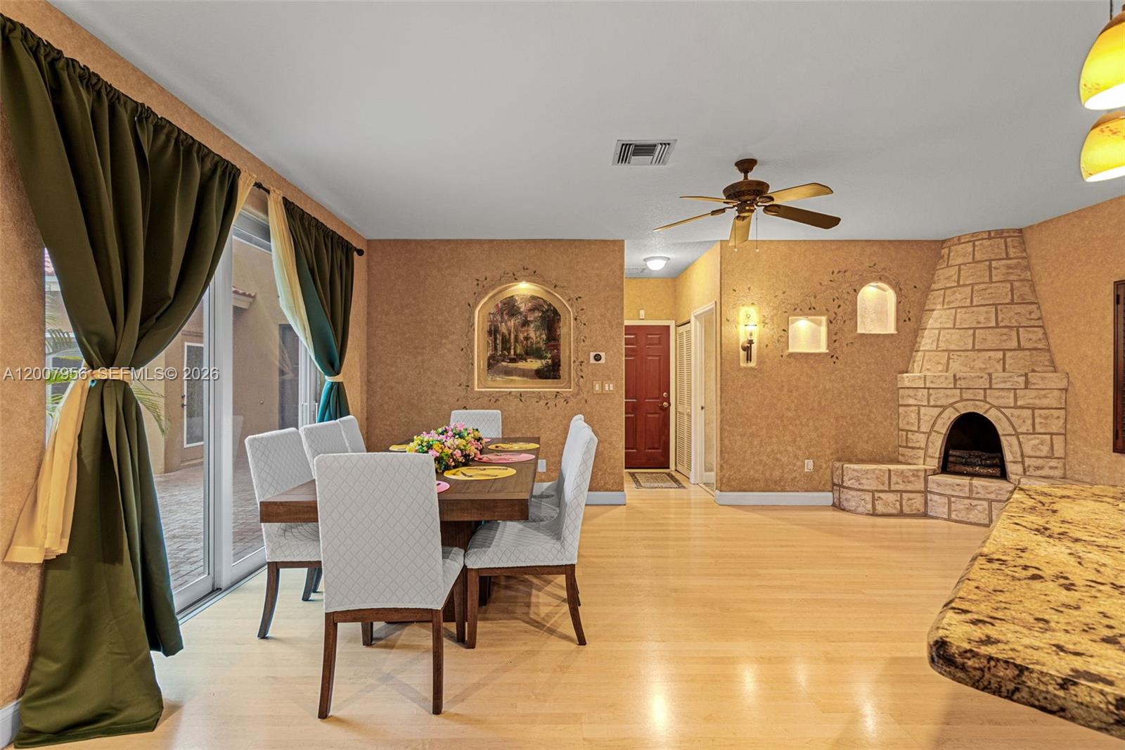 SAPPHIRE POINTE - DIAMOND - Residential