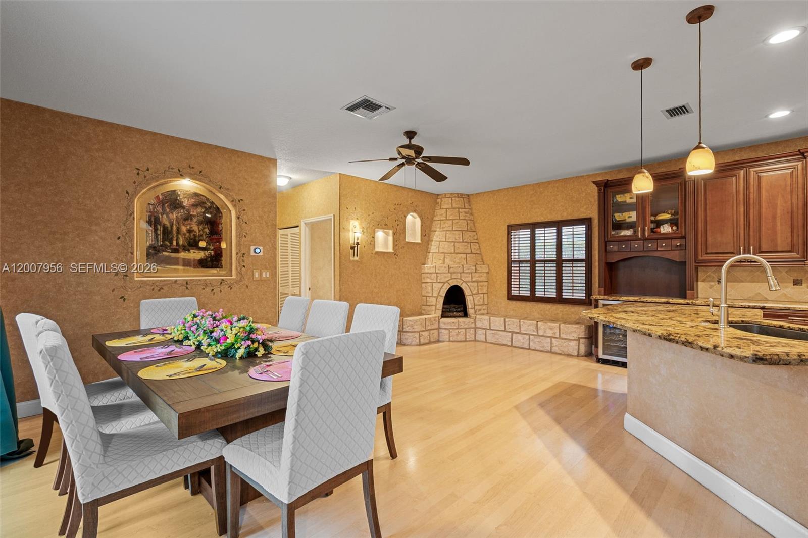 SAPPHIRE POINTE - DIAMOND - Residential