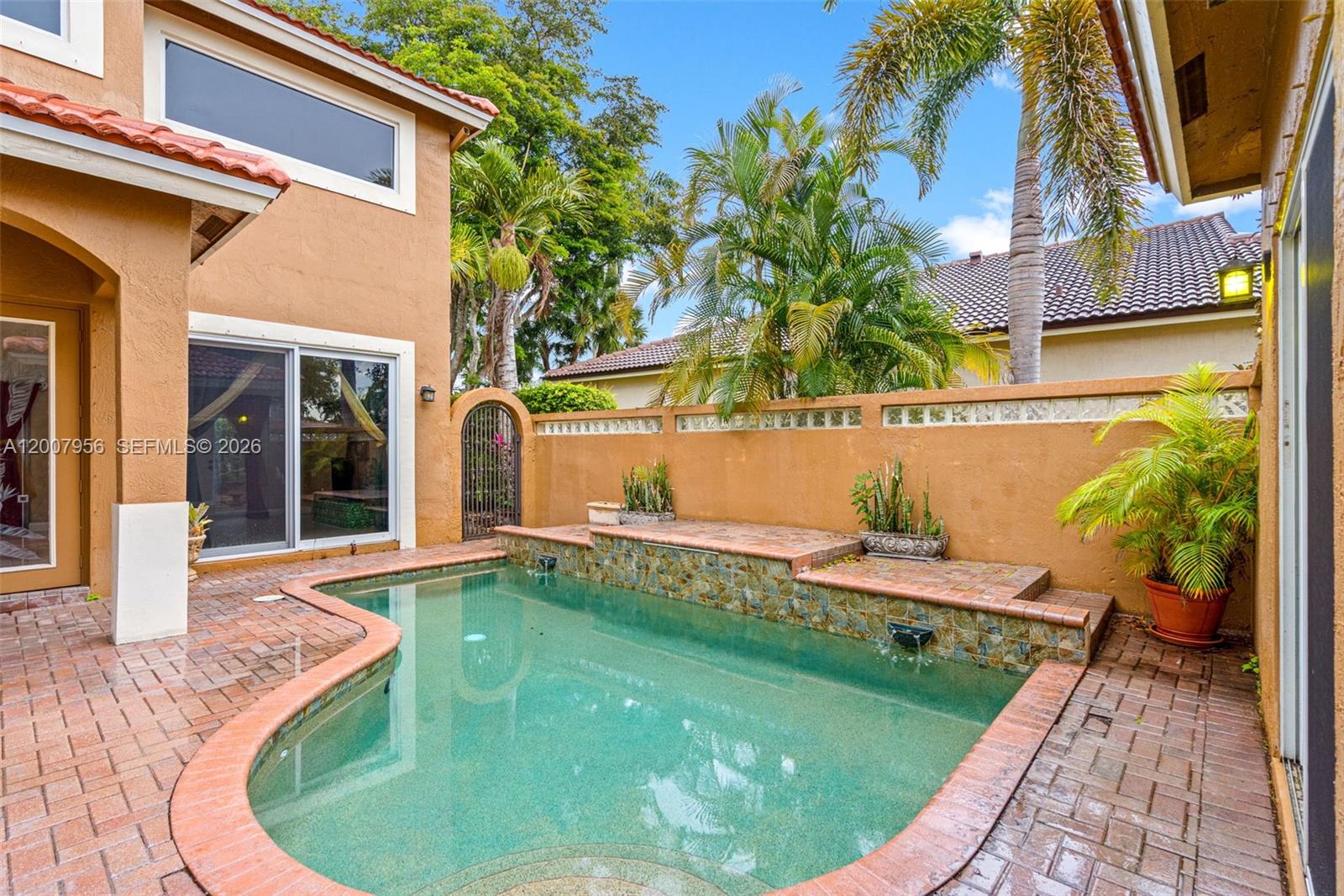 SAPPHIRE POINTE - DIAMOND - Residential