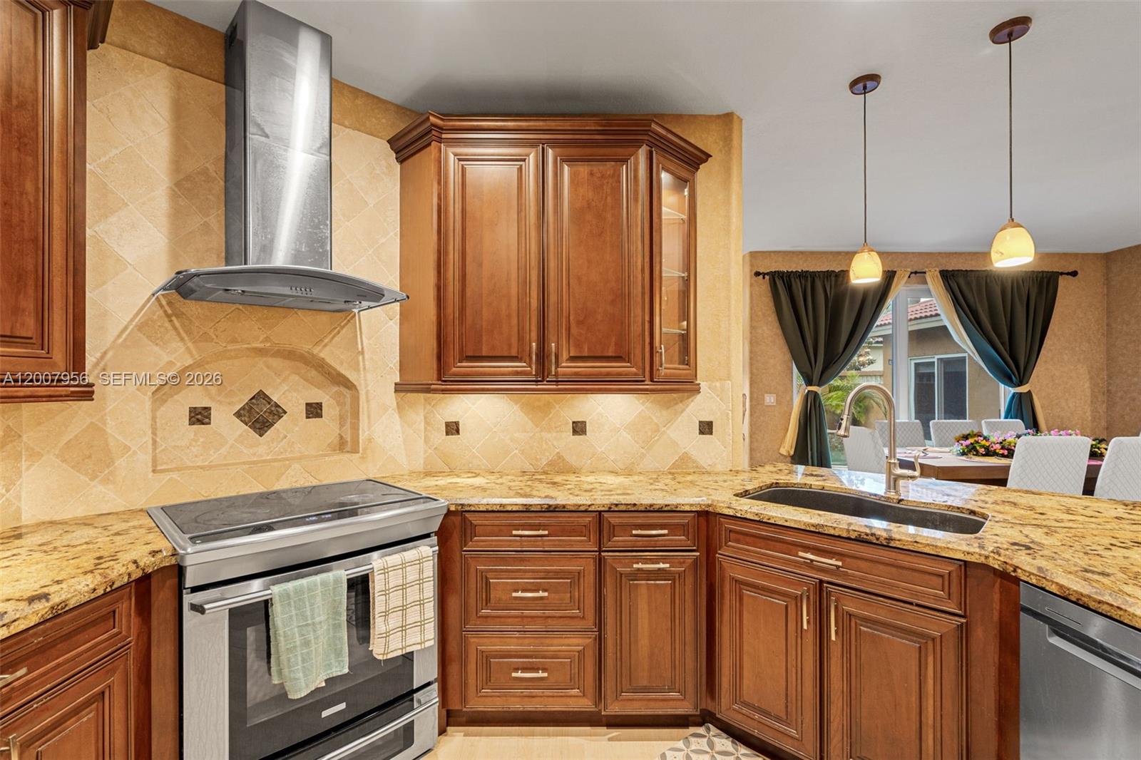 SAPPHIRE POINTE - DIAMOND - Residential