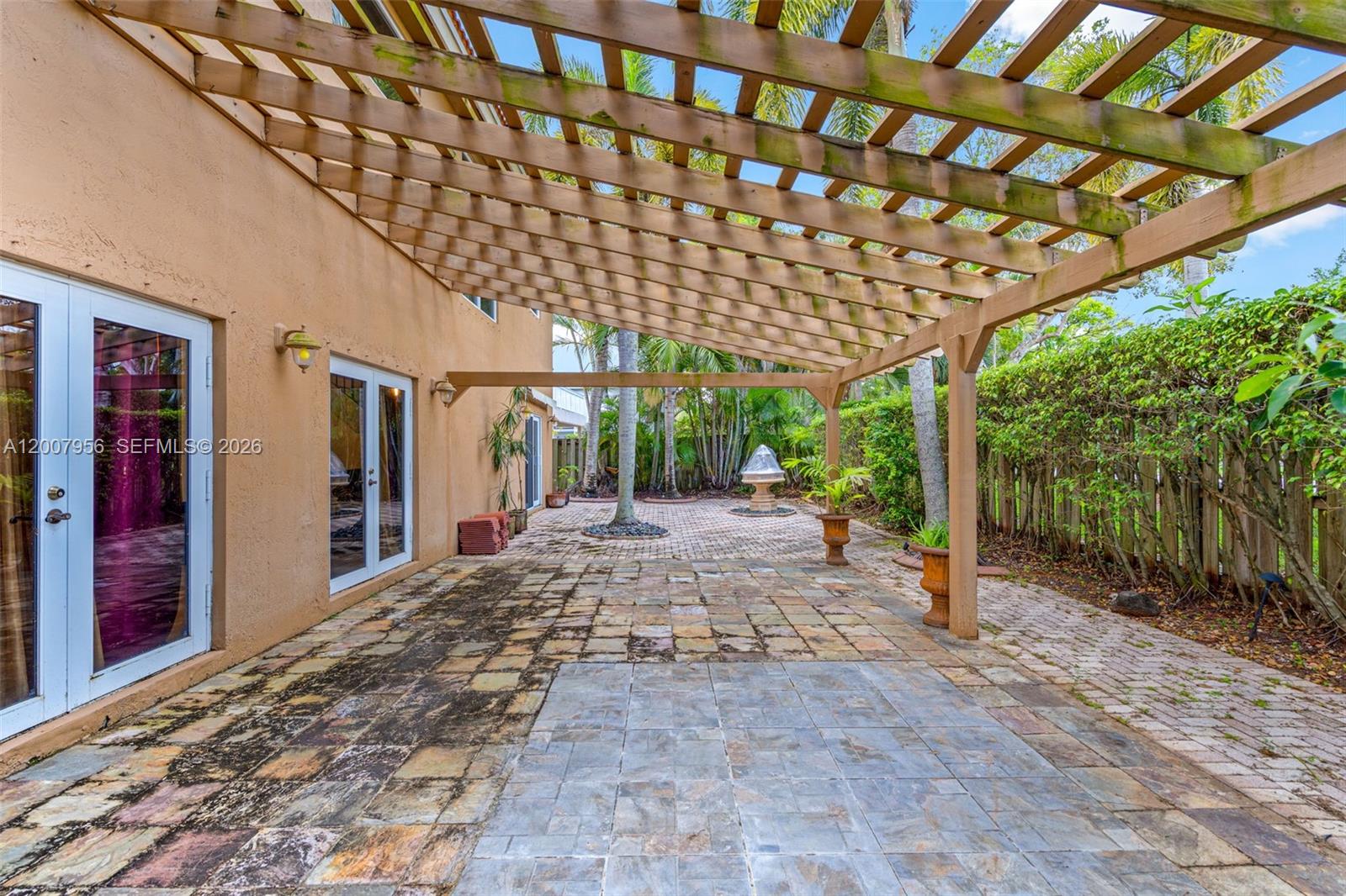 SAPPHIRE POINTE - DIAMOND - Residential