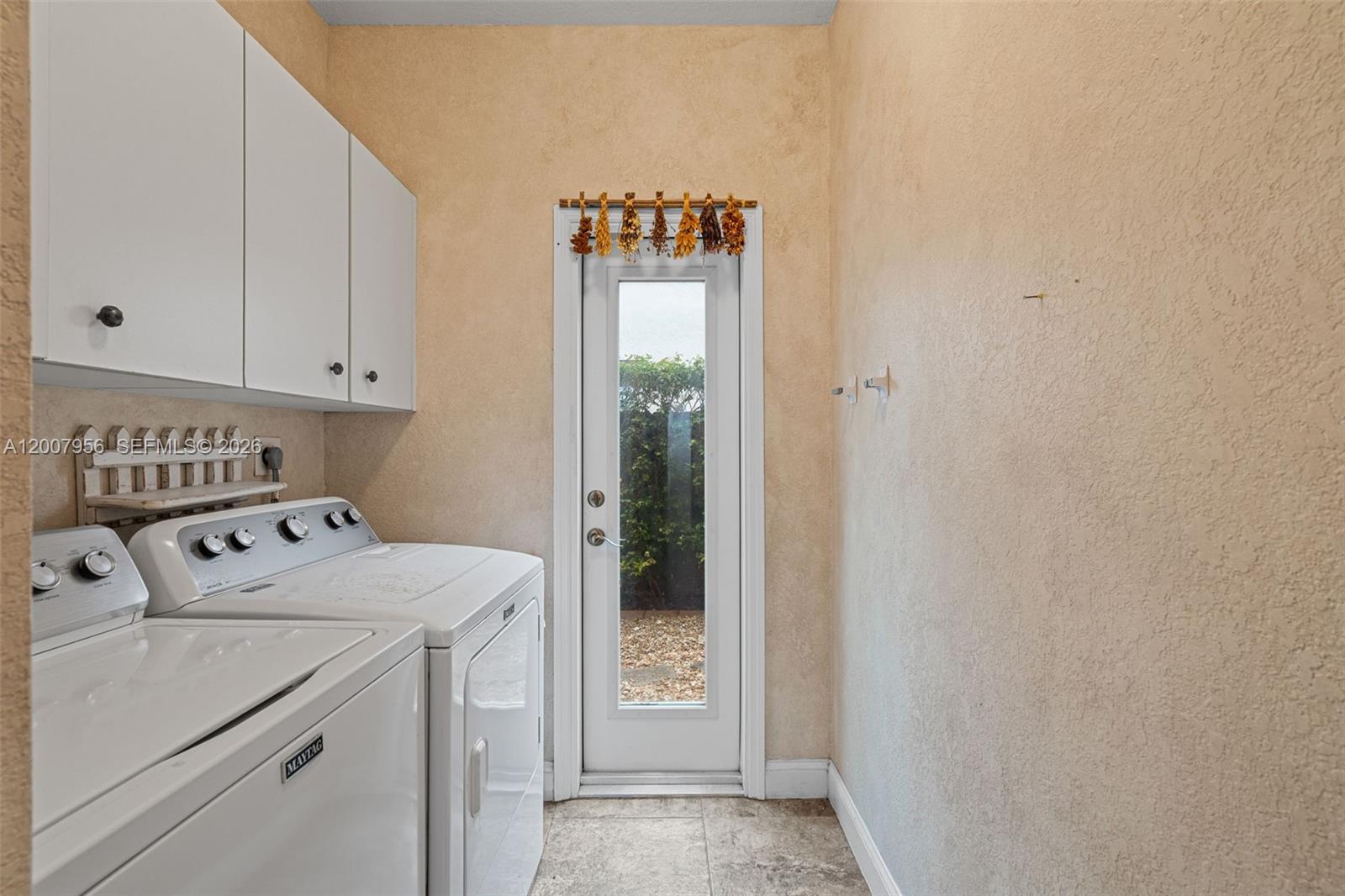 SAPPHIRE POINTE - DIAMOND - Residential