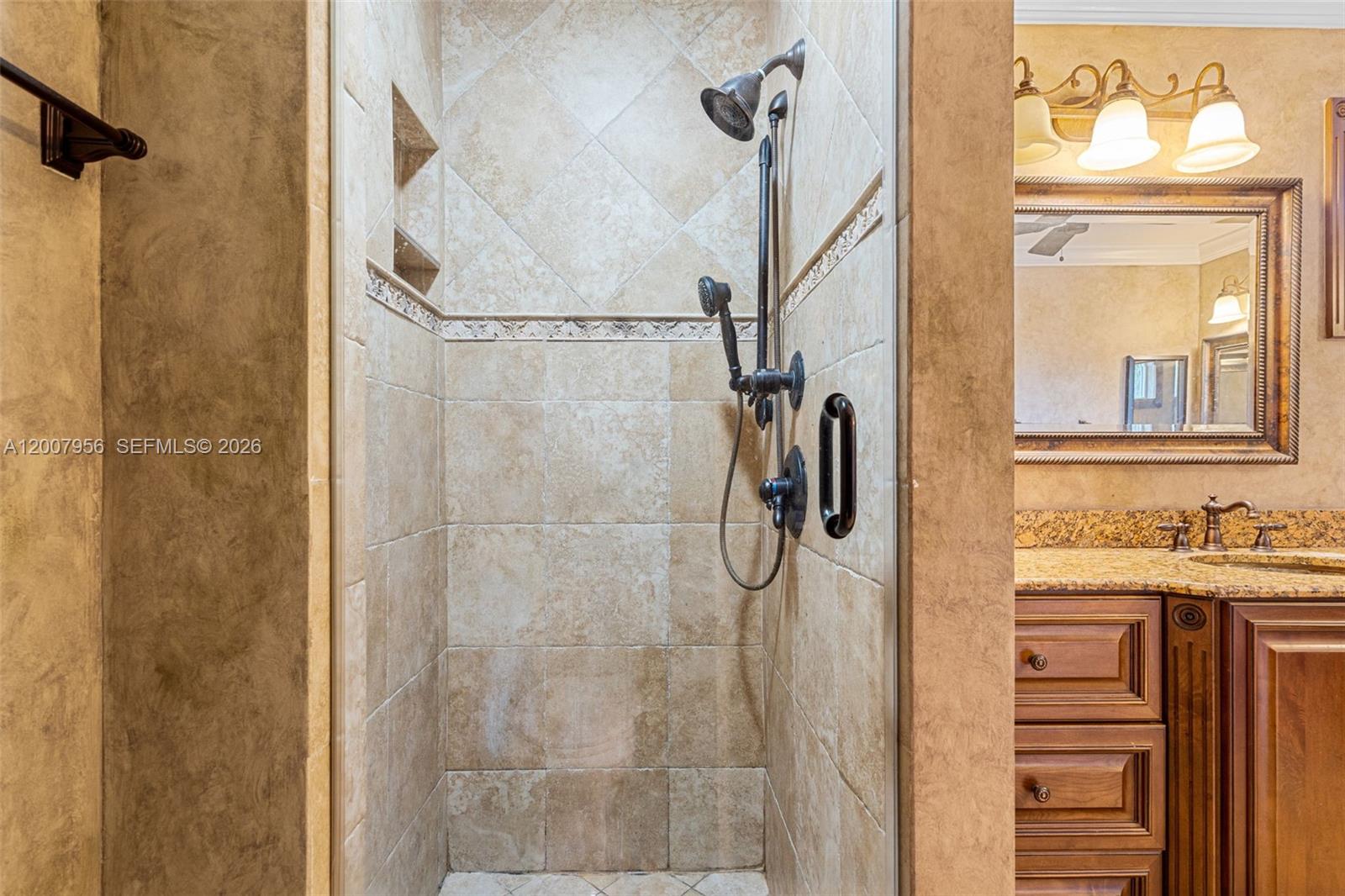 SAPPHIRE POINTE - DIAMOND - Residential