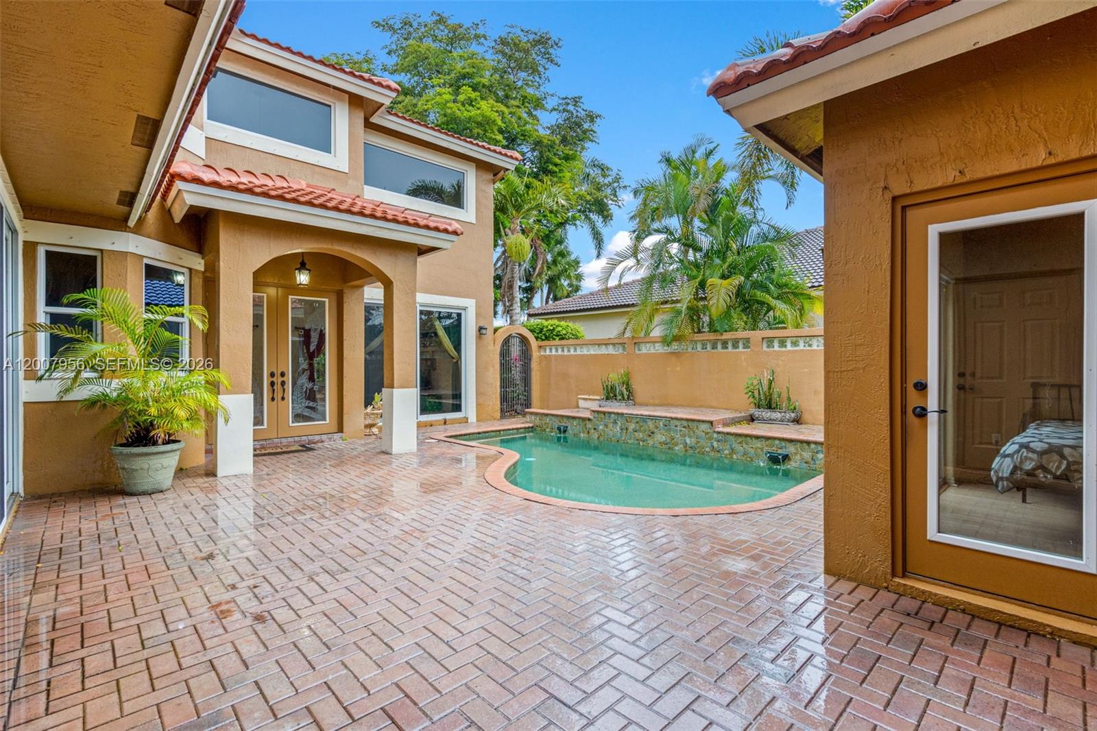 SAPPHIRE POINTE - DIAMOND - Residential