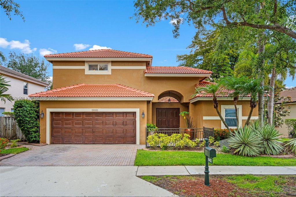 Photo of 16403 Diamond Head Dr, Weston, FL 33331 (MLS # A12007956)