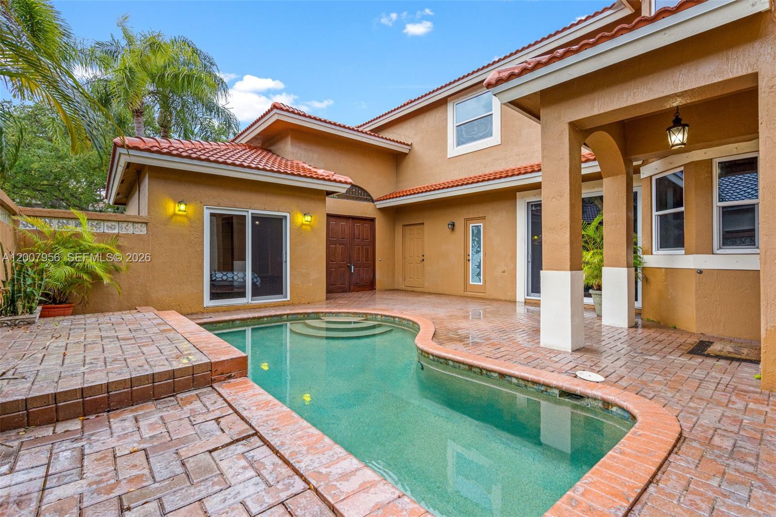 SAPPHIRE POINTE - DIAMOND - Residential