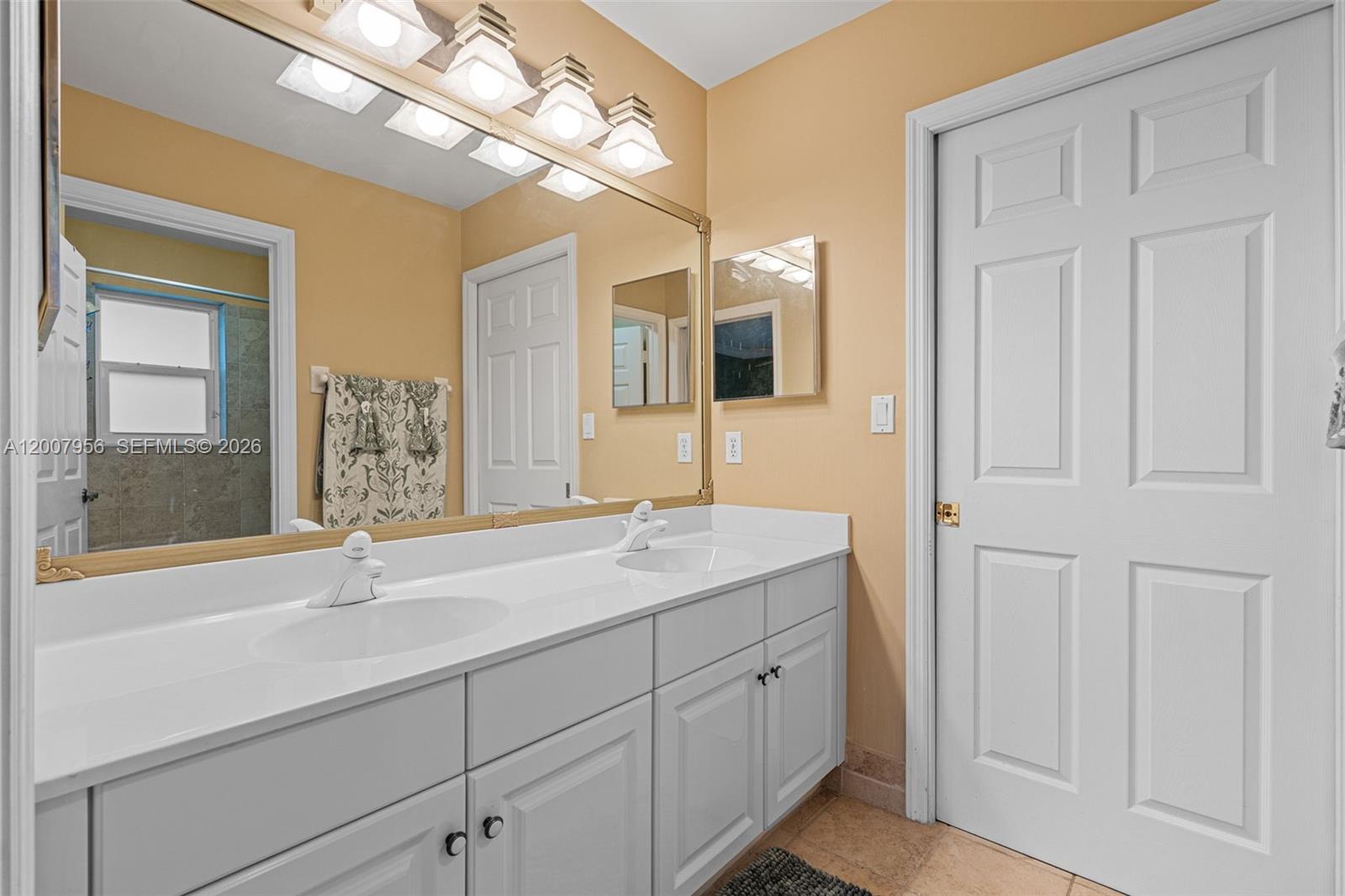 SAPPHIRE POINTE - DIAMOND - Residential