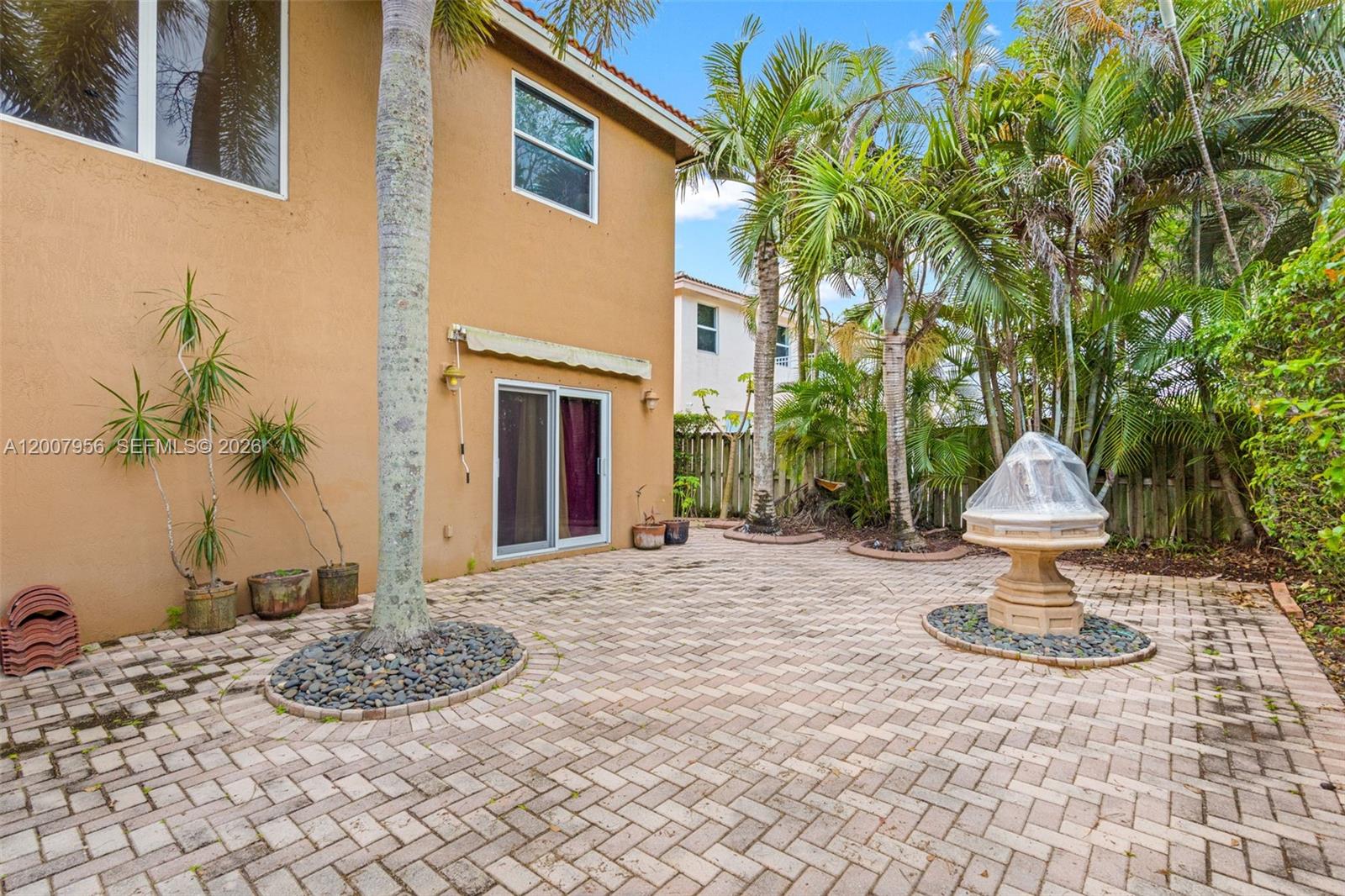 SAPPHIRE POINTE - DIAMOND - Residential