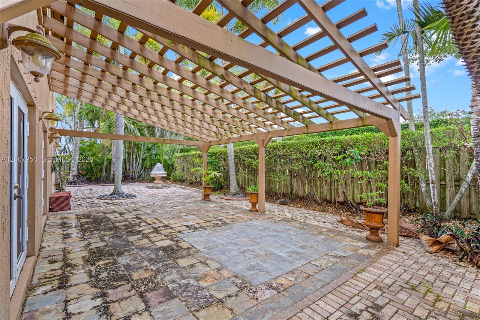 SAPPHIRE POINTE - DIAMOND - Residential
