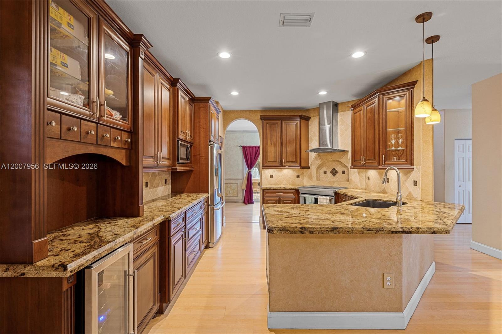 SAPPHIRE POINTE - DIAMOND - Residential