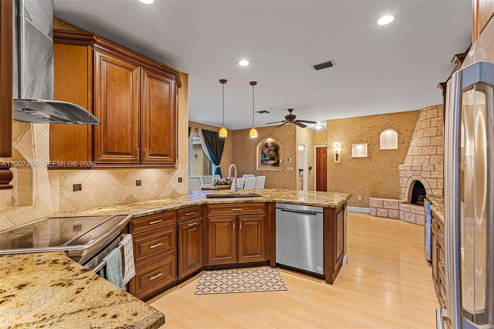 SAPPHIRE POINTE - DIAMOND - Residential