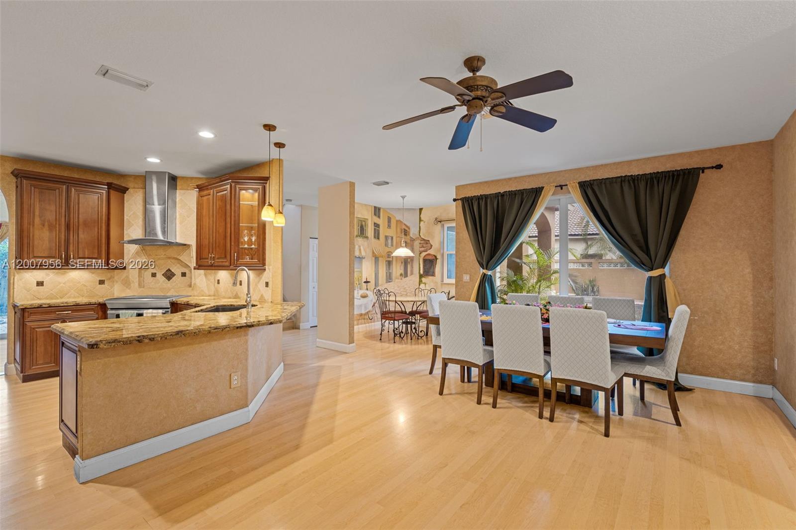 SAPPHIRE POINTE - DIAMOND - Residential