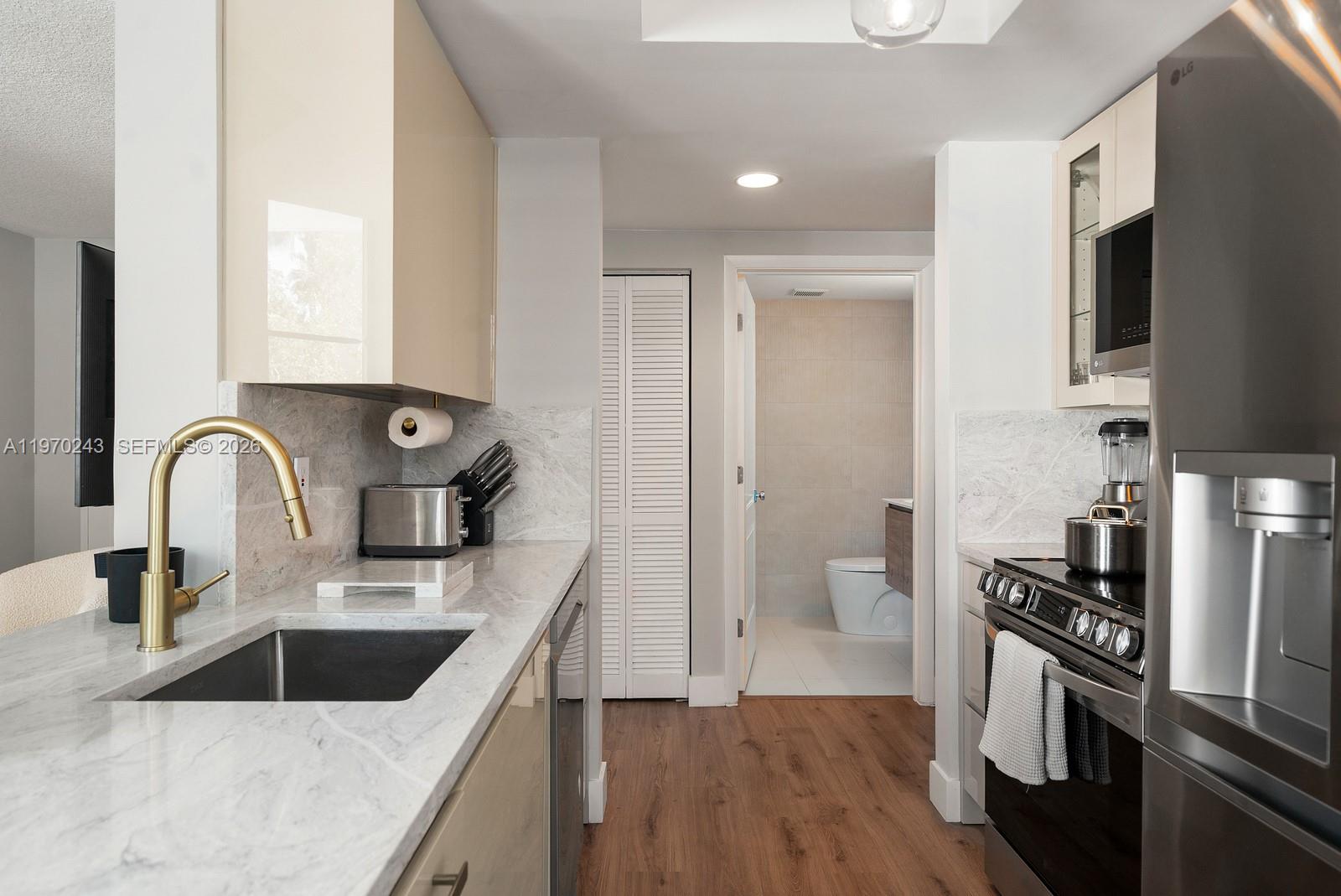 THE COSMOPOLITAN RESIDENC - Residential