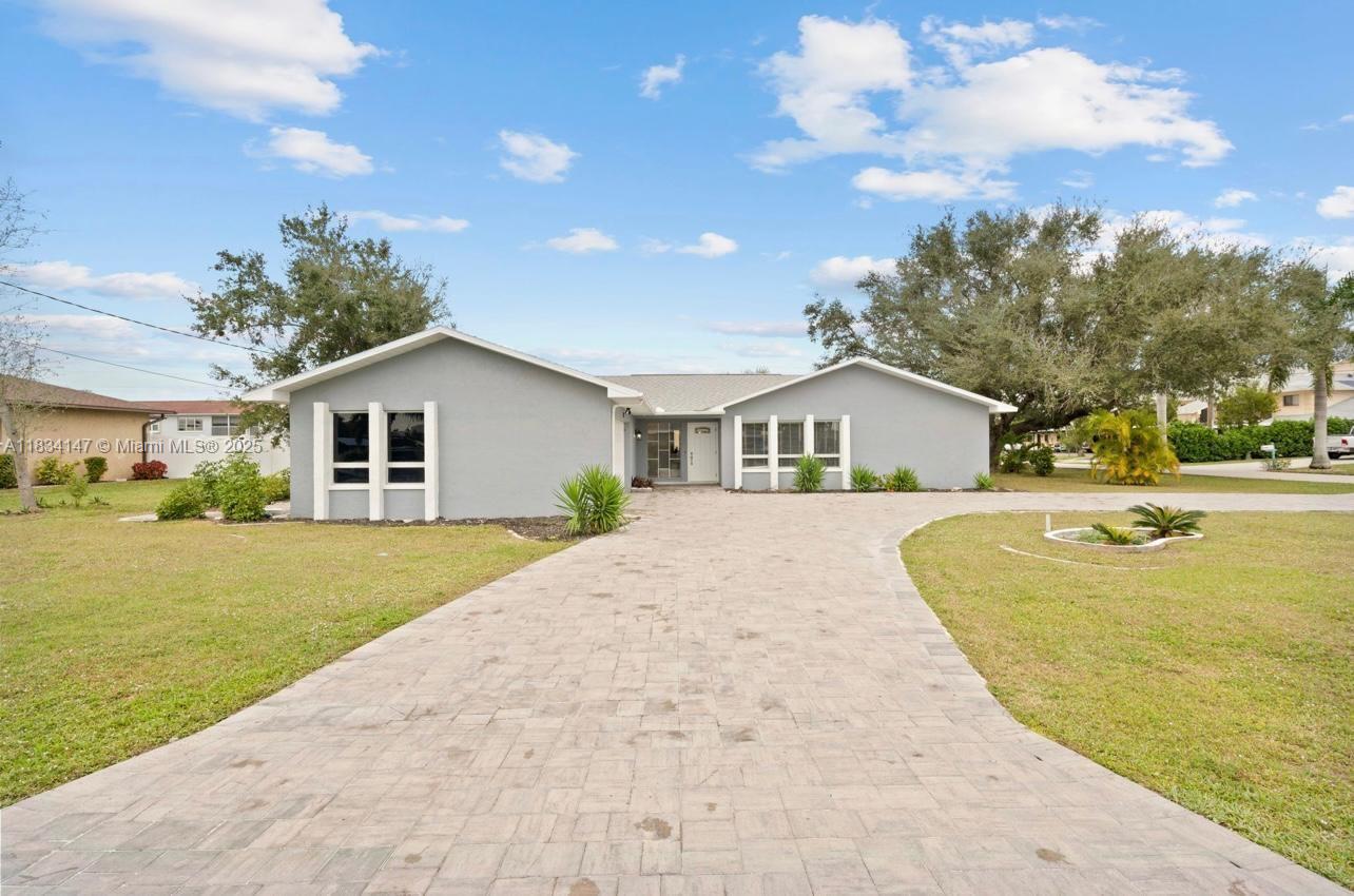 Stunning house with direct ocean access to the Gulf, free of any bridges. This corner lot offers picturesque views of the pool and canal. The interior features quartz countertops, high-end cabinets, and newly renovated bathrooms. The master bedroom boasts a walk-in closet. The exterior includes a paved driveway and much more. Don't miss out on this incredible opportunity—bring your clients today.