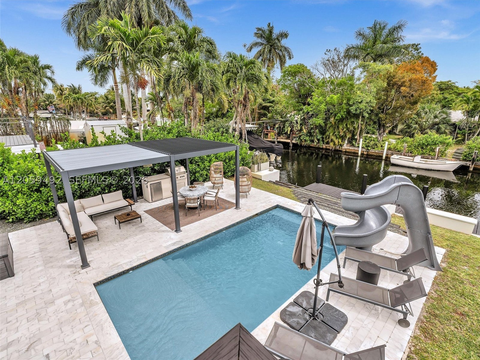 2448 Okeechobee Ln