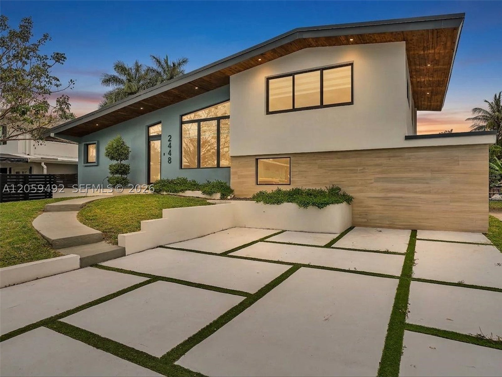 2448 Okeechobee Ln