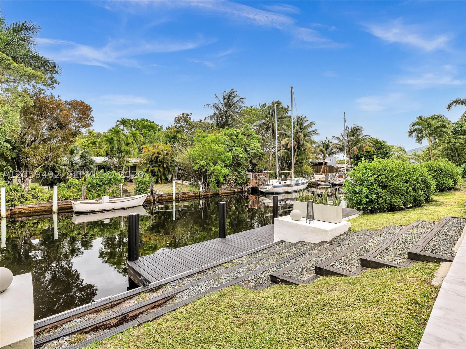 2448 Okeechobee Ln