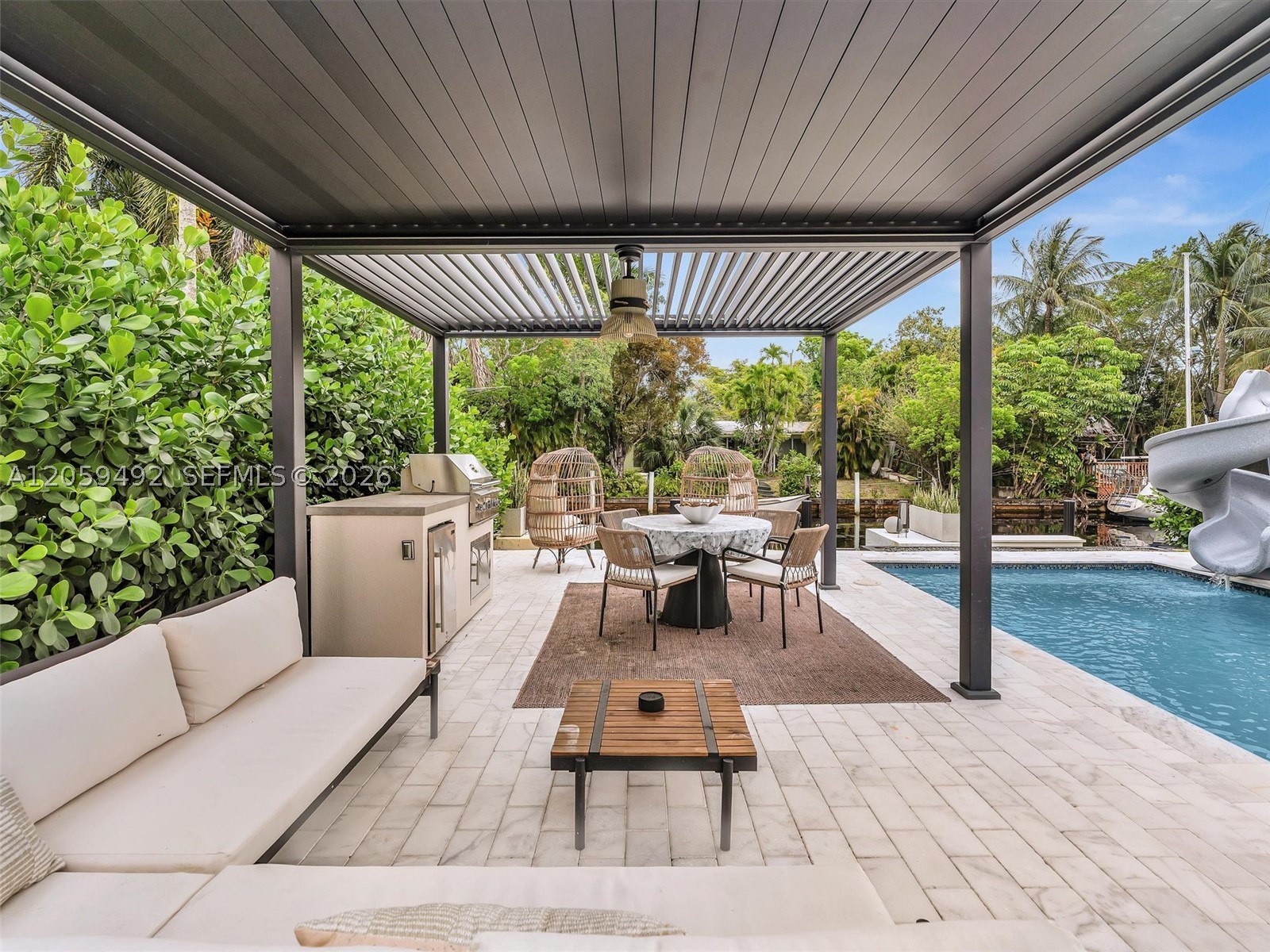 2448 Okeechobee Ln