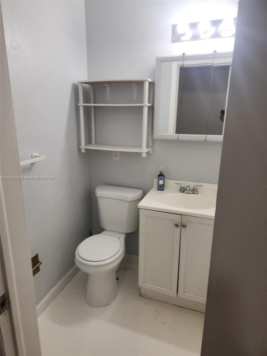 SURFSIDE 2 bed 2 bath unit available on Collins ave. Two parking spaces available. Easy to show and application.