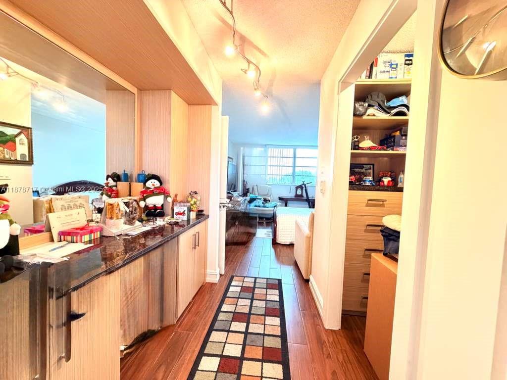 ROYAL OAKS CONDO - Residential