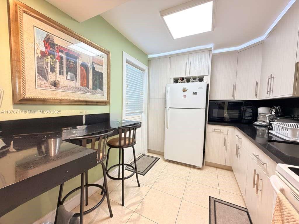 ROYAL OAKS CONDO - Residential
