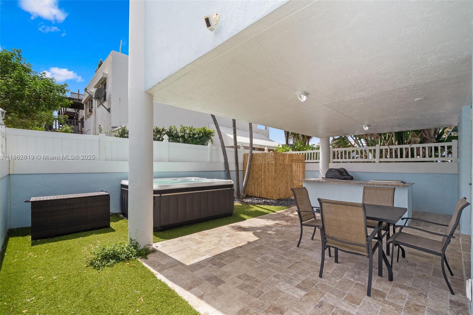 HOLLYWOOD BEACH - Residential Lease