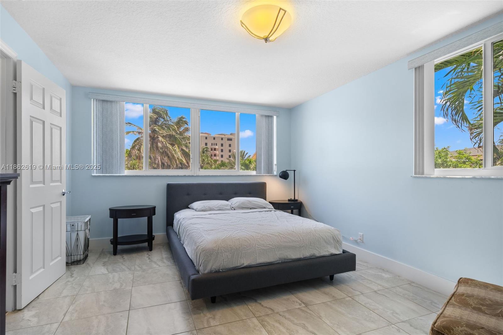 HOLLYWOOD BEACH - Residential Lease