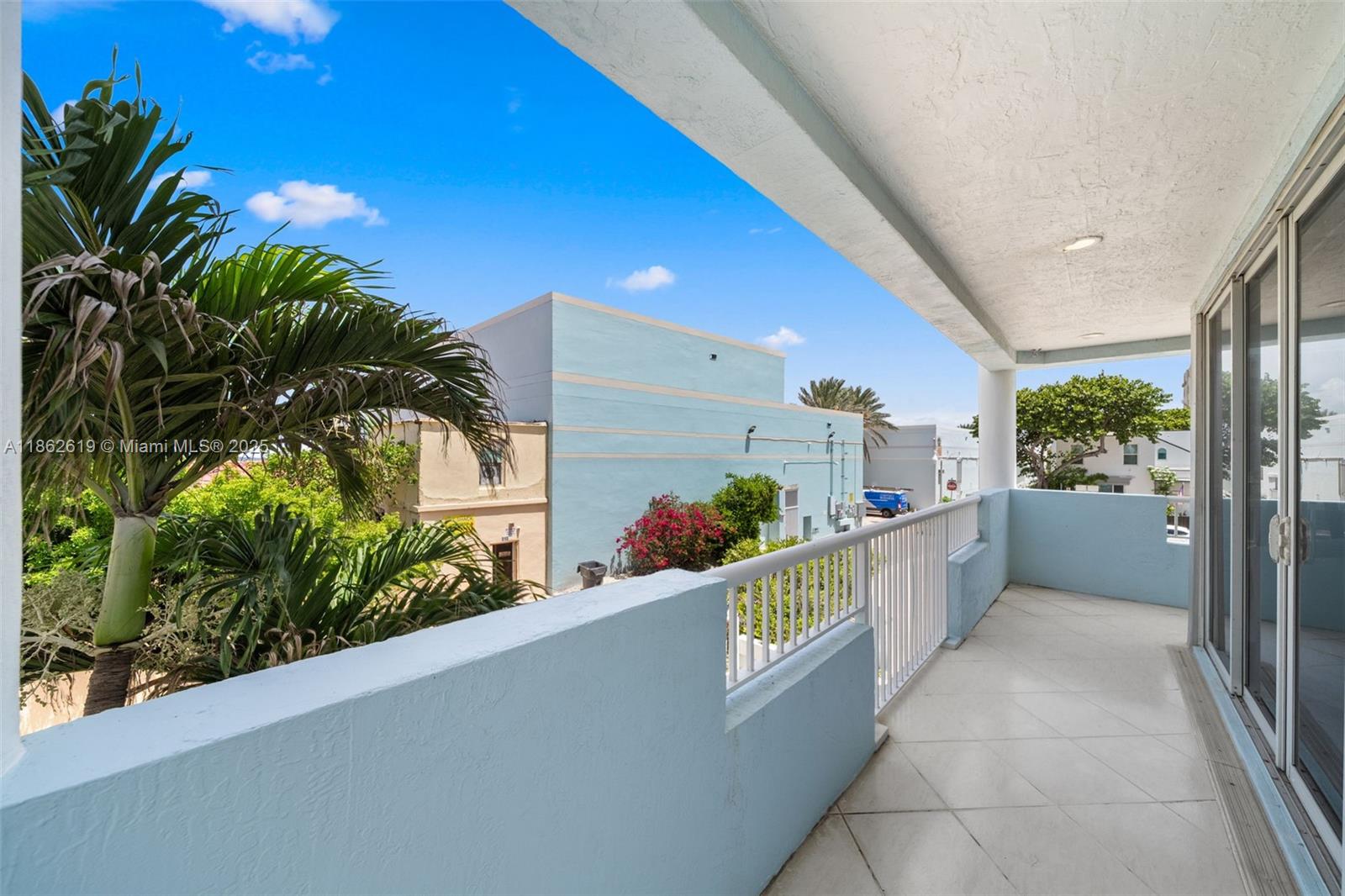 HOLLYWOOD BEACH - Residential Lease
