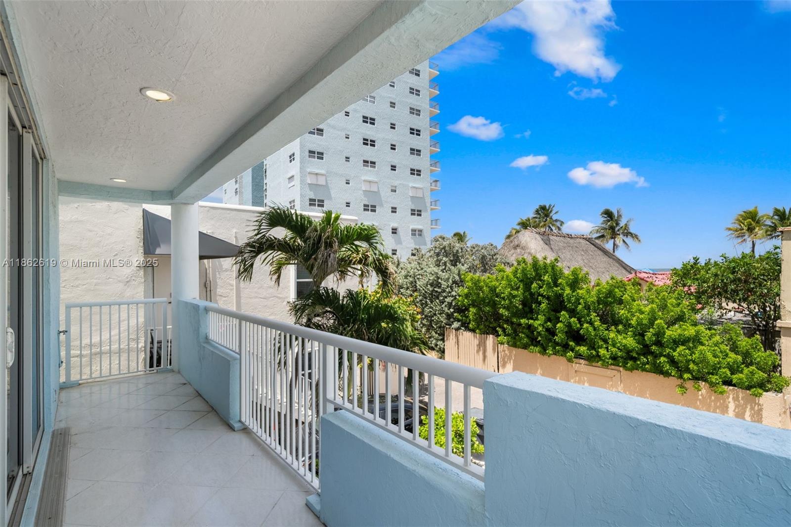 HOLLYWOOD BEACH - Residential Lease