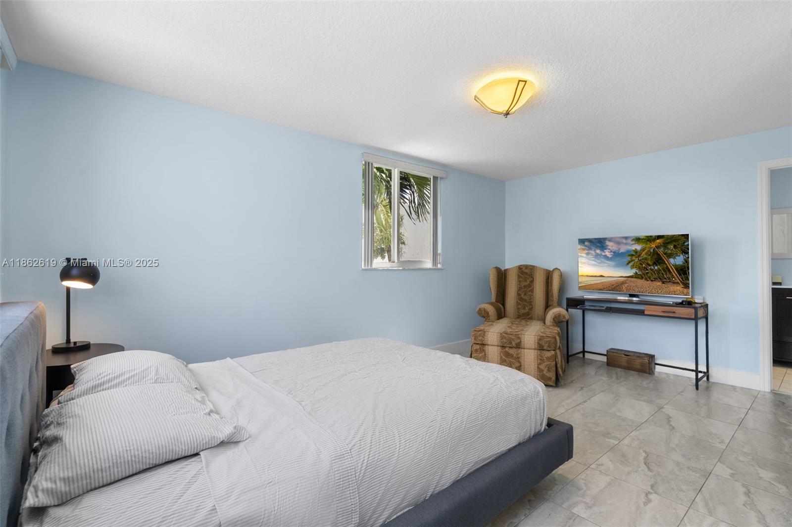 HOLLYWOOD BEACH - Residential Lease