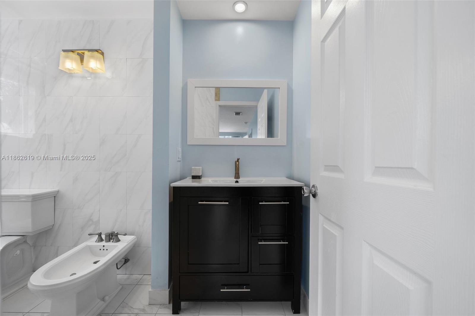 HOLLYWOOD BEACH - Residential Lease