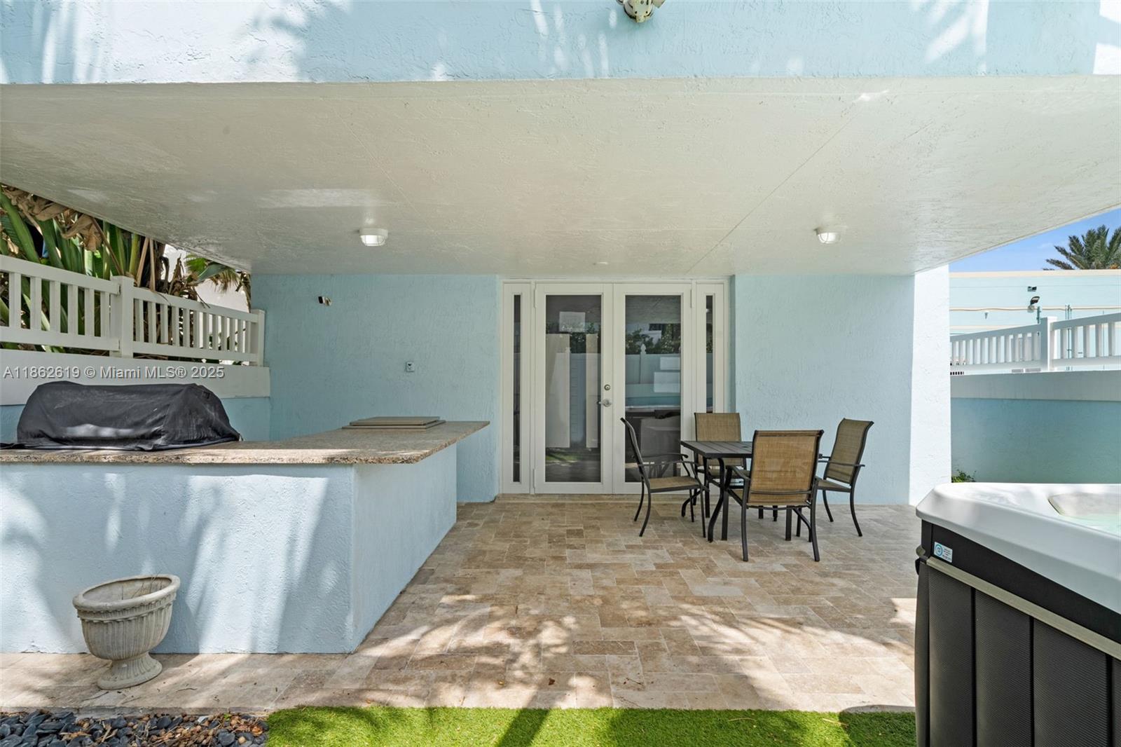 HOLLYWOOD BEACH - Residential Lease