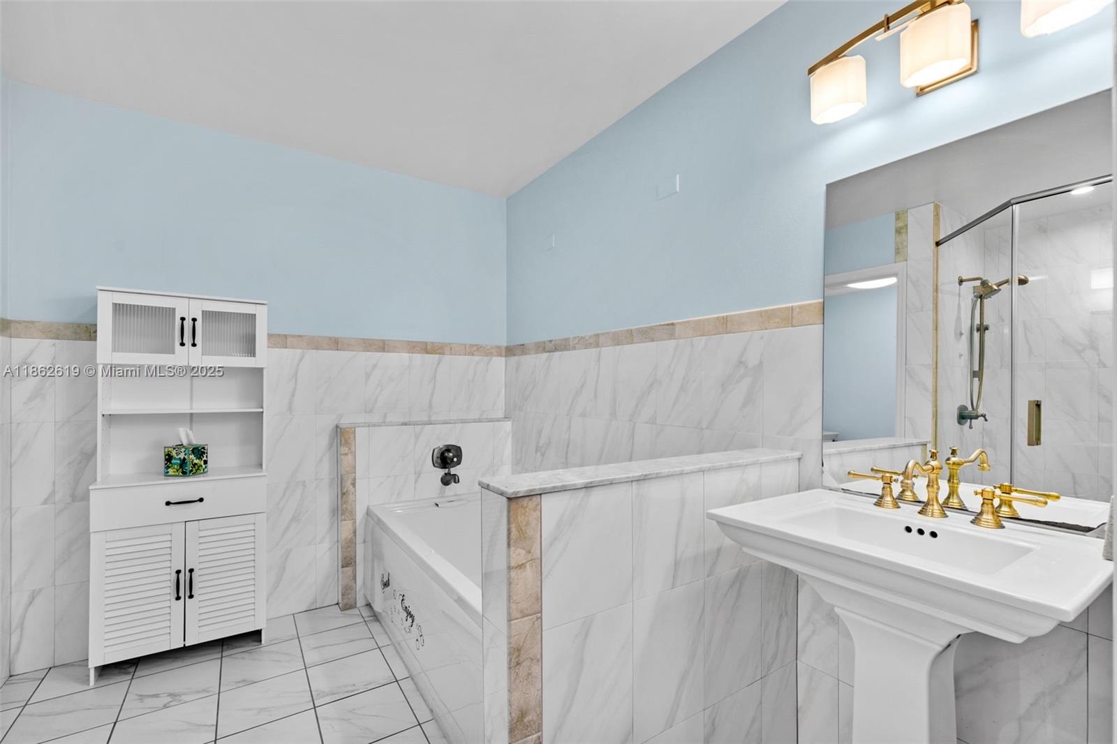 HOLLYWOOD BEACH - Residential Lease