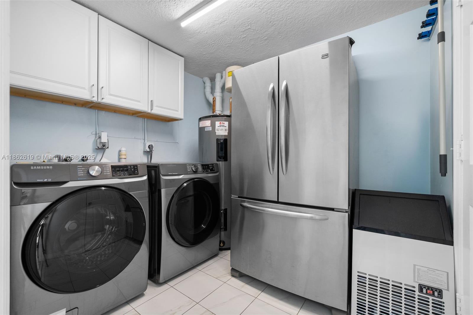 HOLLYWOOD BEACH - Residential Lease