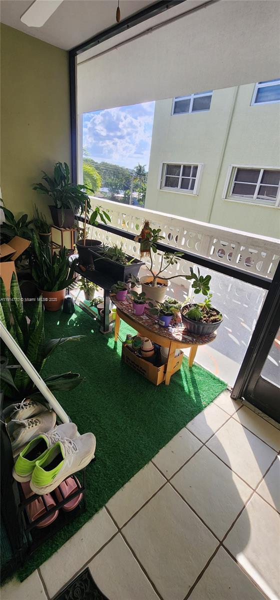 SANTA MONICA CONDOMINIUM - Residential Lease