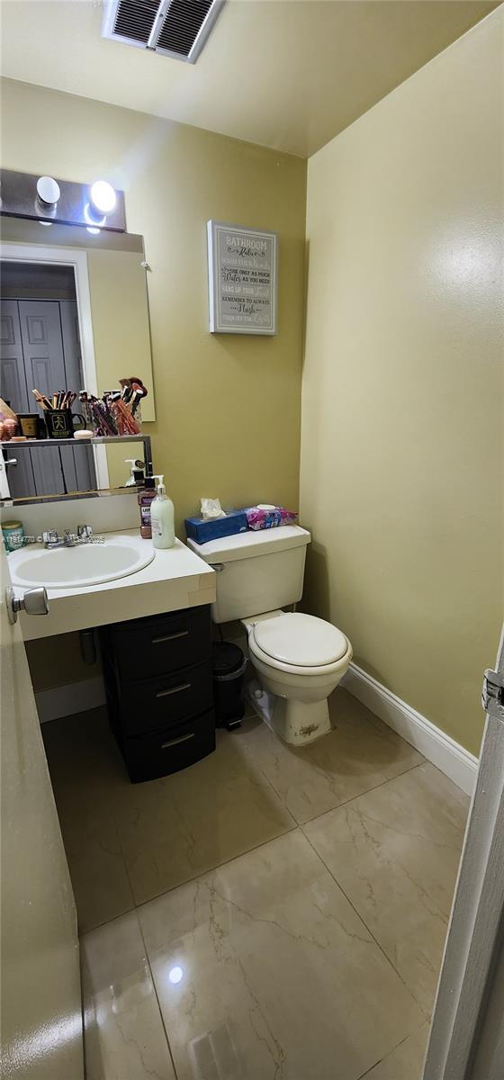 SANTA MONICA CONDOMINIUM - Residential Lease