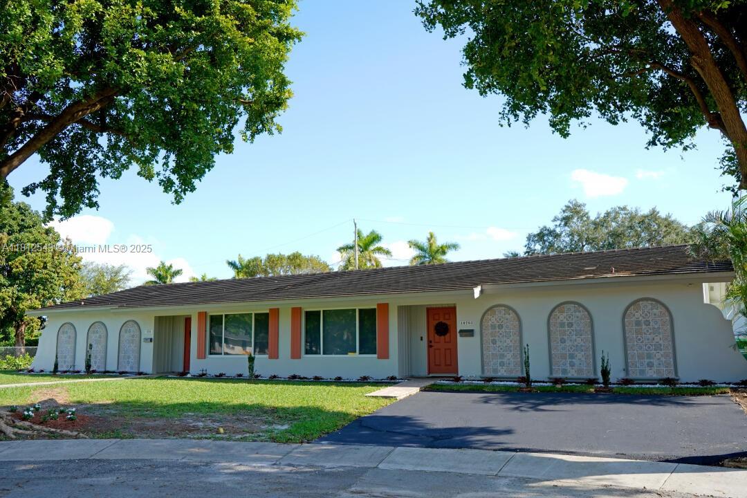 Rental Property at 10701 Sw 77th Ct, Pinecrest, Miami-Dade County, Florida - Bedrooms: 3 
Bathrooms: 2  - $4,900 MO.