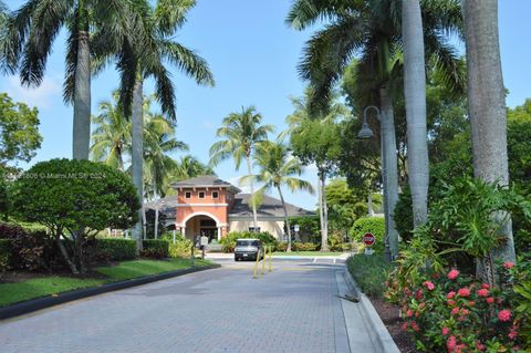 Condominium in West Palm Beach FL 4195 Haverhill Rd.jpg