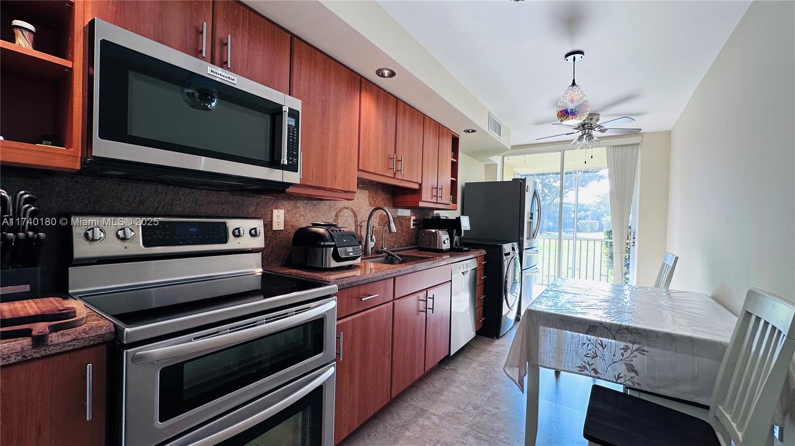 JADE WINDS GROUP-DAISY GA - Residential