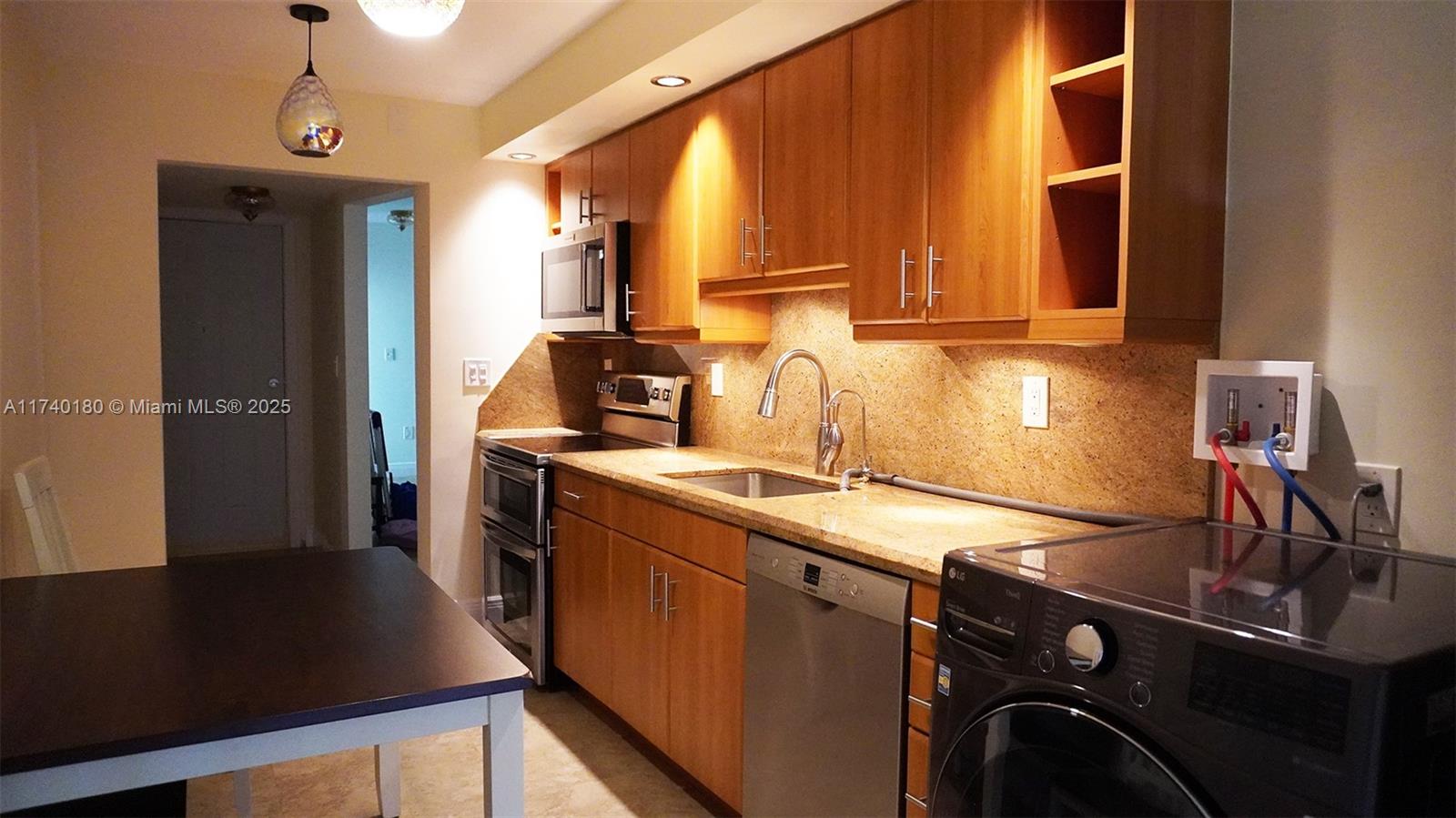 JADE WINDS GROUP-DAISY GA - Residential