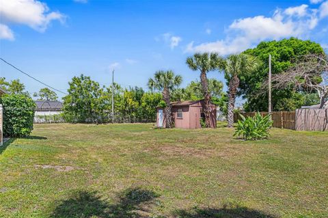 Single Family Residence in Port St. Lucie FL 100 Nash Court 24.jpg