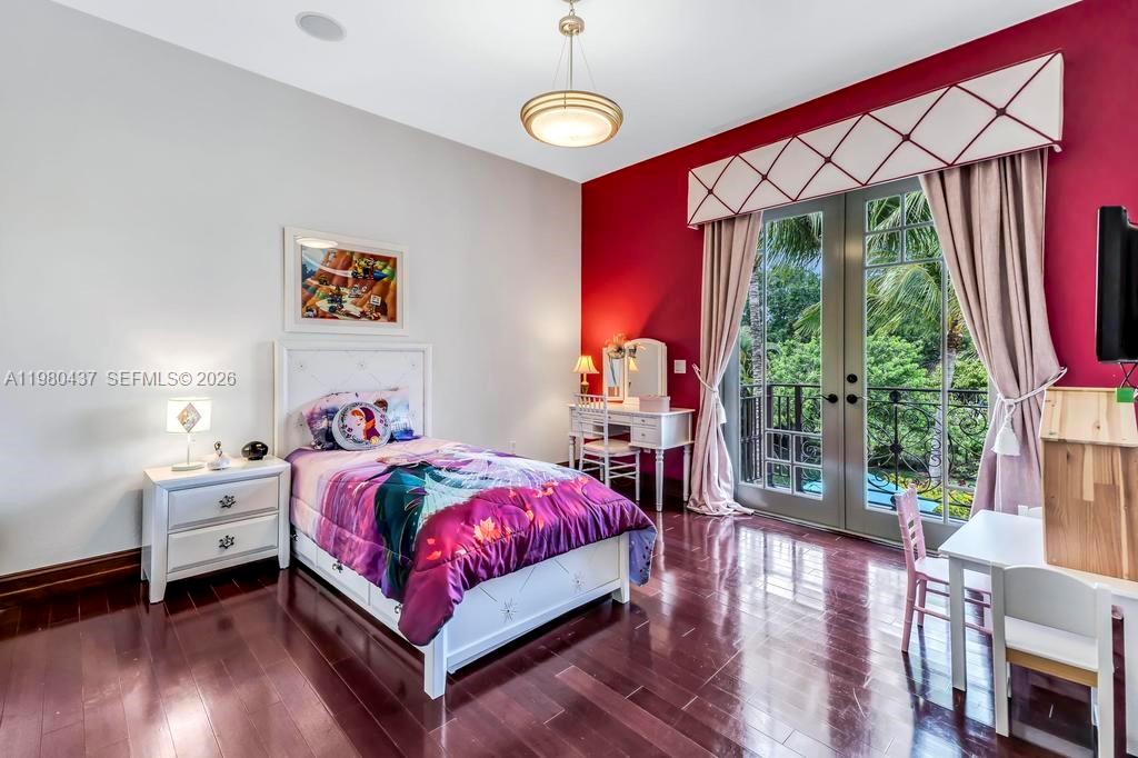 OAK HOLLOW ESTATES - Residential
