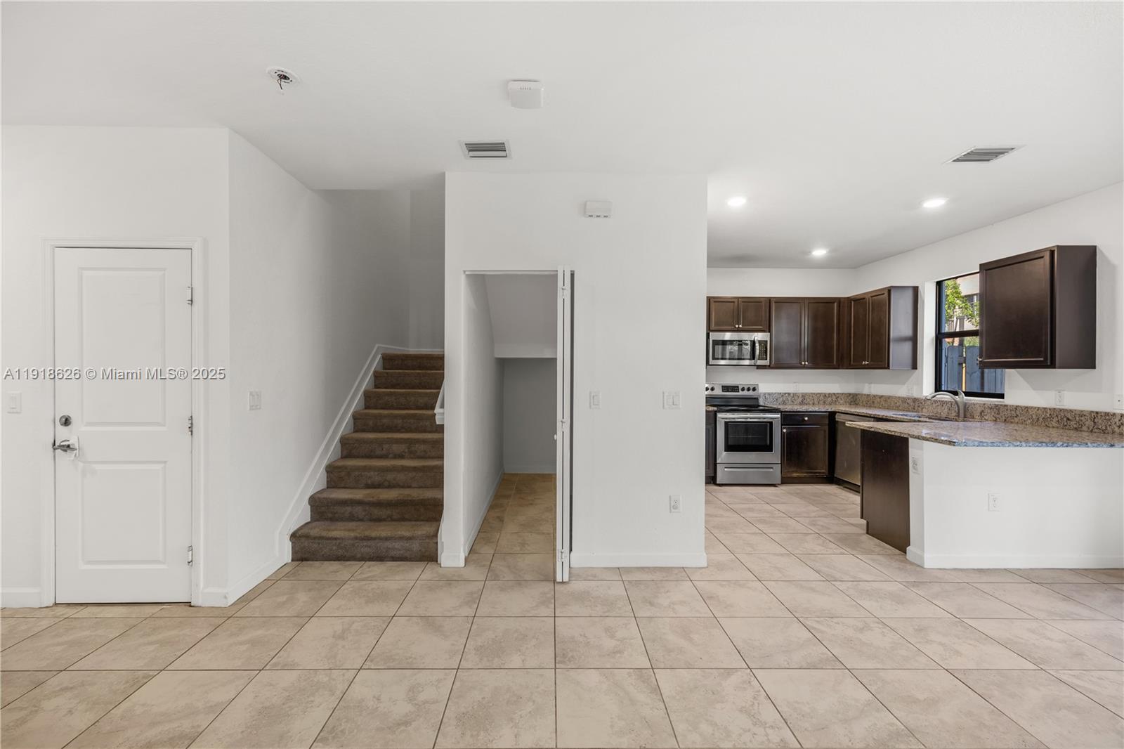 VIA VENTURA NEIGHBORHOOD - Residential