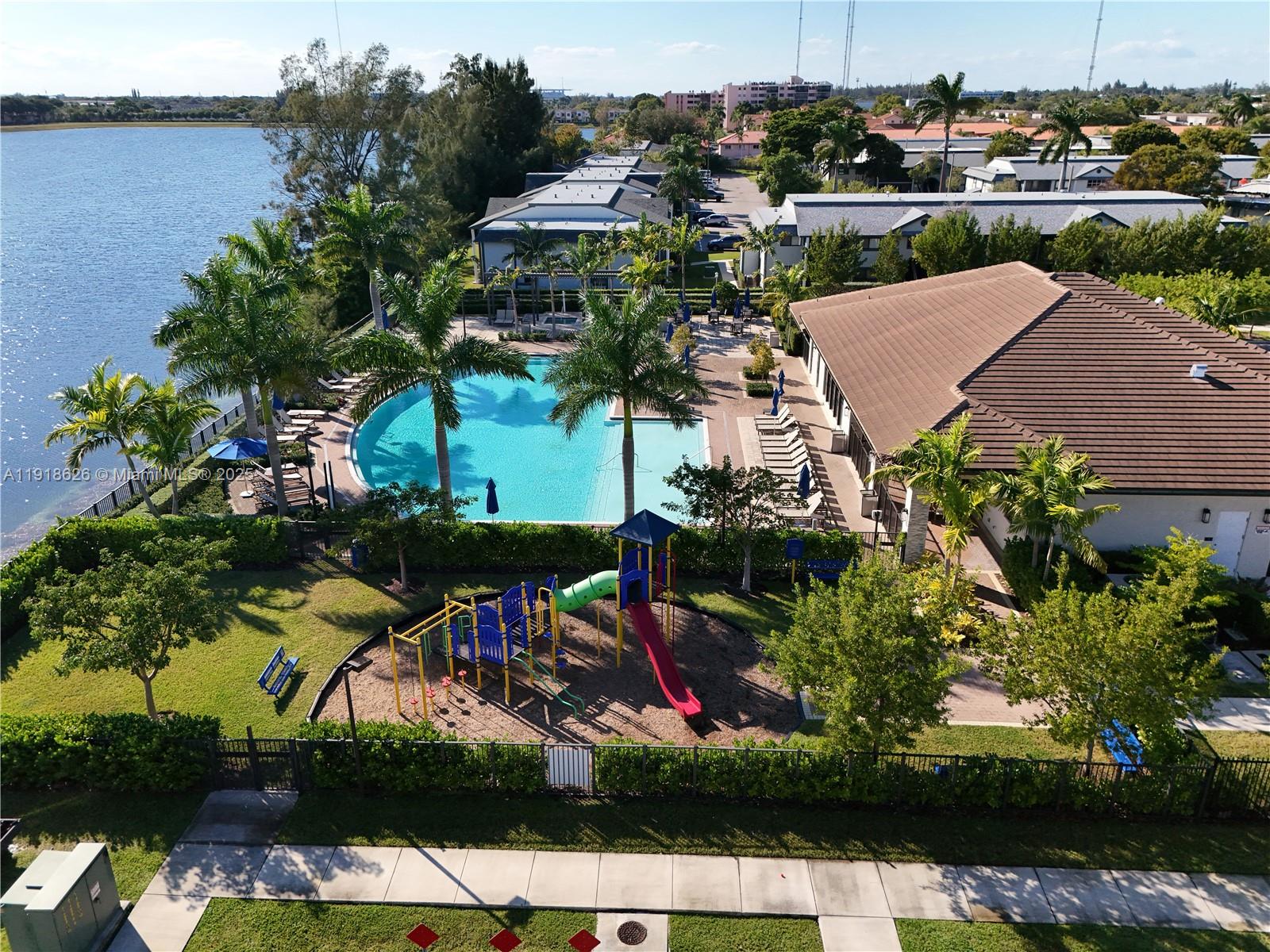 VIA VENTURA NEIGHBORHOOD - Residential